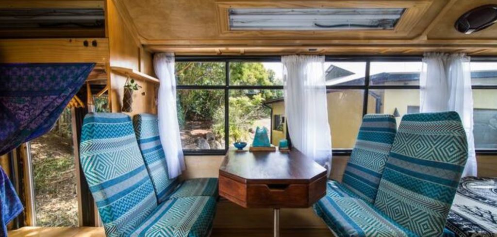 onibus australia sofa 1024x488 - Airbnb - segredos para conseguir desconto em sua hospedagem + Cupom Ativo