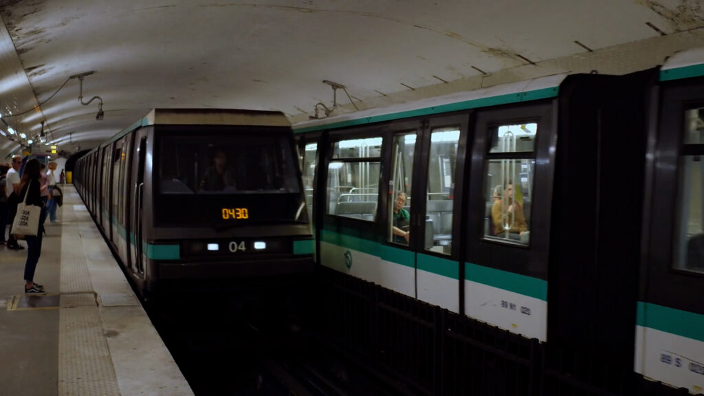 estacao metro paris 1024x576 - Metrô de Paris: Como funciona e como comprar o bilhete